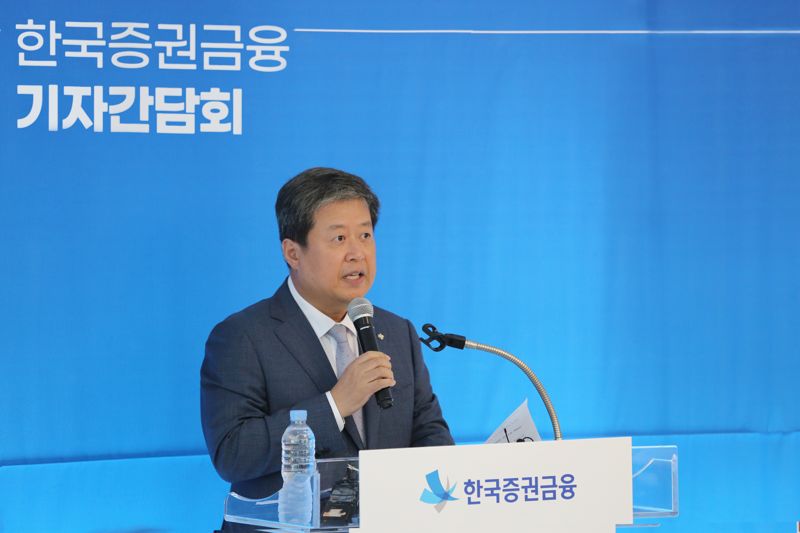 김정각 한국증권금융 사장이 지난 12일 서울 여의도에서 기자간담회를 열고 향후 주요 사업방향 등에 대해 설명하고 있다. 한국증권금융 제공