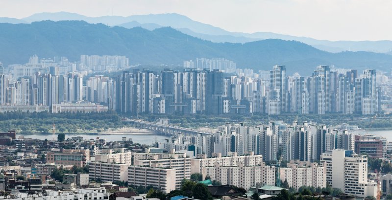 서울 남산에서 바라본 아파트 단지 모습. 연합뉴스