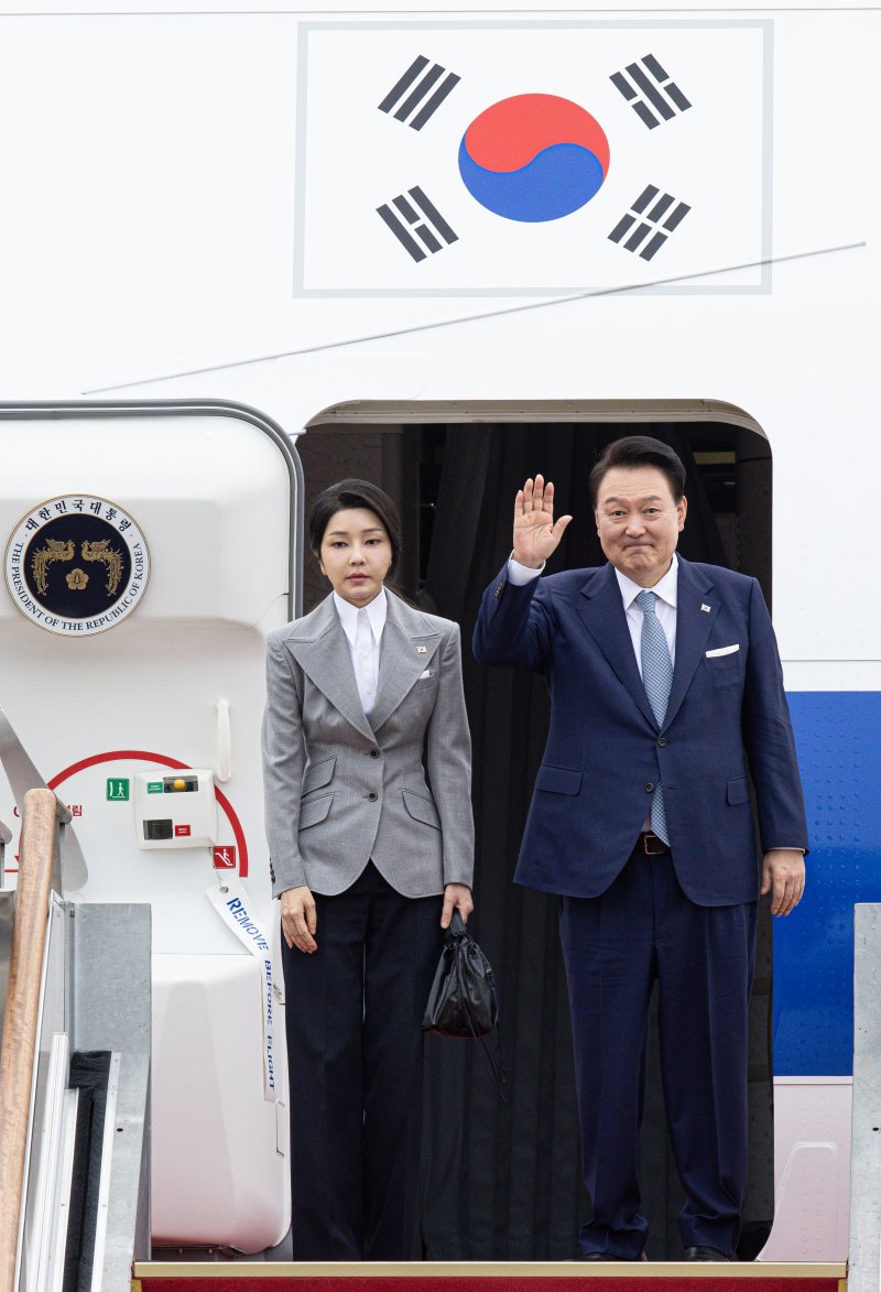 尹, 필리핀·싱가포르·라오스 순방..日총리 첫 대면할 듯