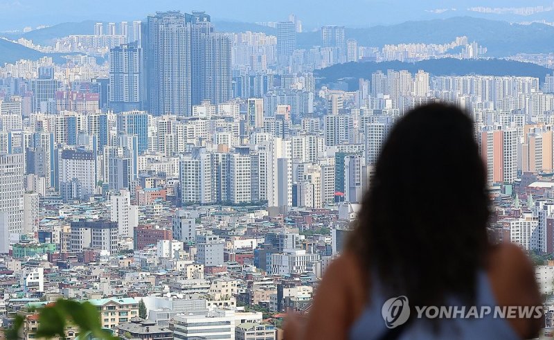 서울 남산에서 바라본 서울 아파트 단지 모습.