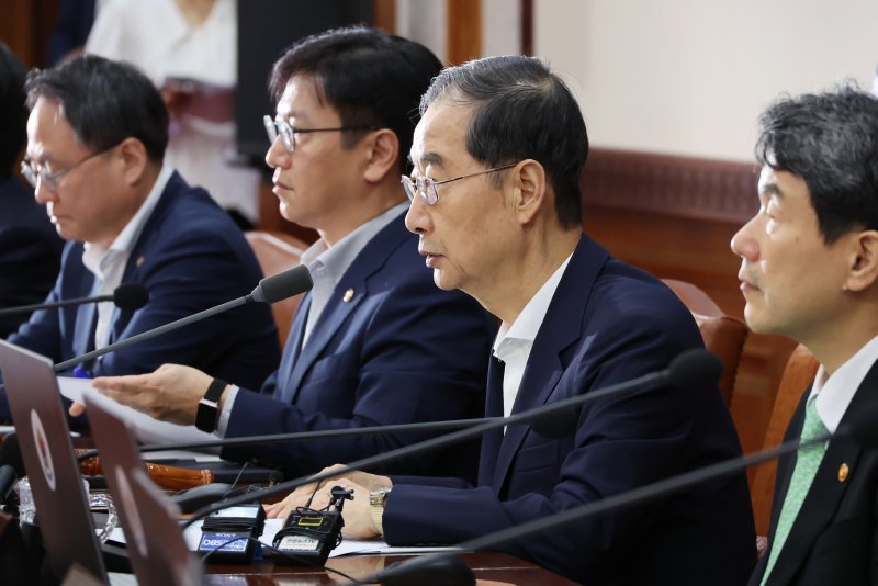 국무회의 주재하는 한덕수 국무총리 (서울=연합뉴스) 최재구 기자 = 한덕수 국무총리가 19일 서울 종로구 정부서울청사에서 열린 국무회의에서 발언하고 있다. 2024.9.19 jjaeck9@yna.co.kr (끝)