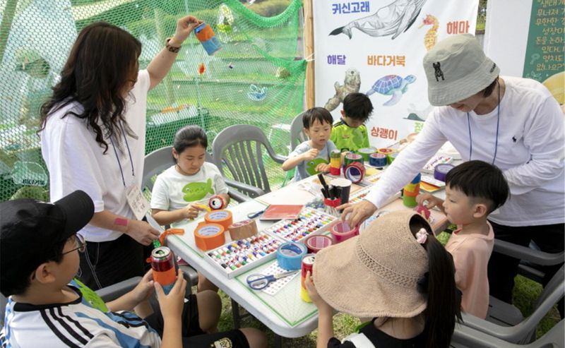 지난해 9월 다대포해수욕장 일대에서 열린 ‘2023 부산문화예술교육 페스티벌’ 현장. 부산문화재단 제공