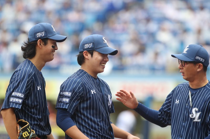 푸른피의 적통 태자가 삼성의 2위를 확정지었다…토종 다승왕 자존심 세운 원태인