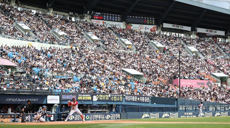 프로야구는 2024시즌 사상 최초로 1000만 관중시대를 돌파하며 팀당 홈경기 관중 100만 시대를 열었다. 연합뉴스