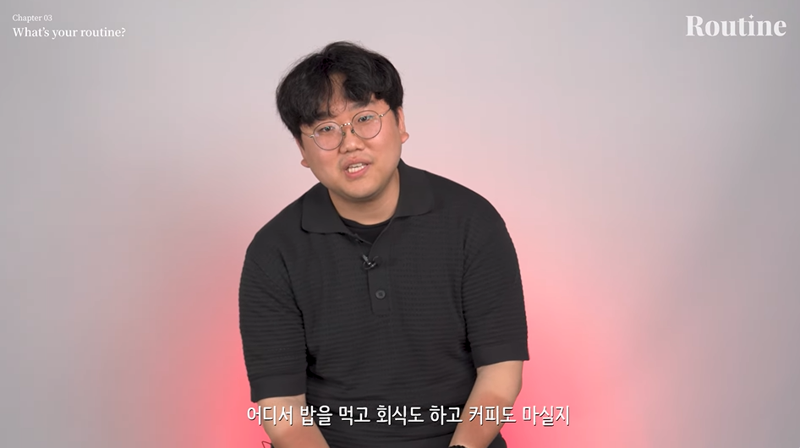 임정환 씨의 면접 루틴은 면접 시간보다 일찍 도착해 즐거운 상상을 하는 것. 대용량 커피를 마시며 긴장을 덜어내기도 한다. ⓒ파이낸셜뉴스 유튜브 채널 [루틴] 영상 갈무리. 2024년 9월.