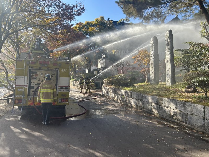 지난해 11월 경상남도 양산 통도사 국가유산 재난대응 안전한국훈련 현장. 국가유산청 제공