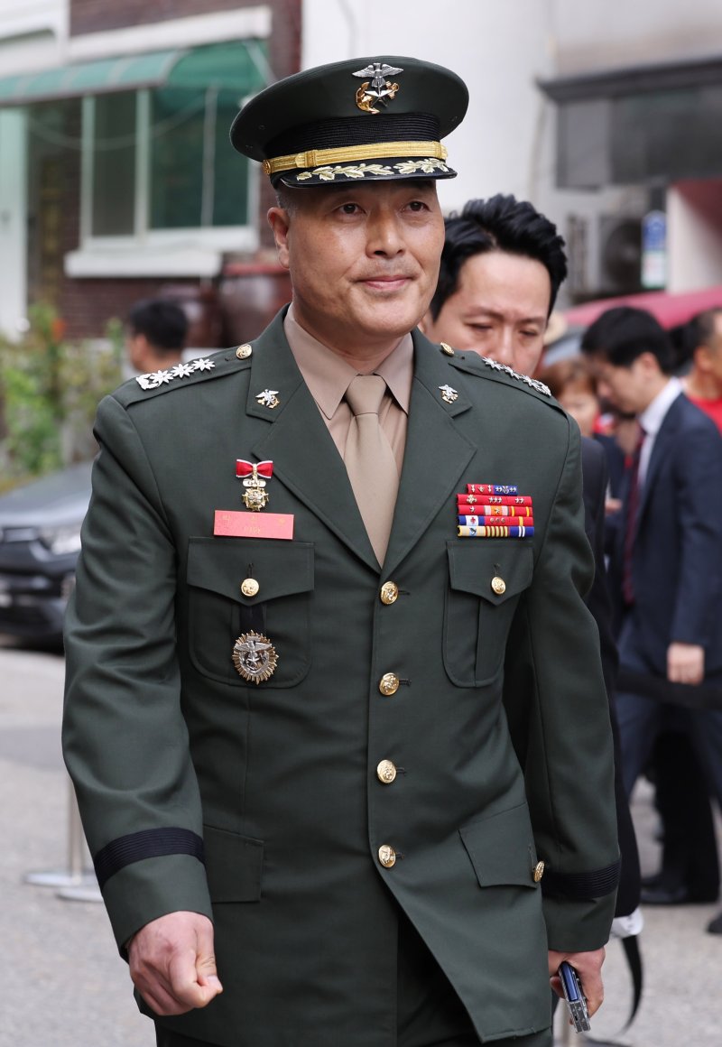 채 해병 순직사건 수사 이첩 관련 항명 및 상관명예훼손 혐의로 기소된 박정훈 전 해병대 수사단장(대령)이 25일 오전 서울 용산구 중앙지역군사법원에서 열린 8차 공판에 출석하고 있다. 2024.9.25/뉴스1 ⓒ News1 박지혜 기자