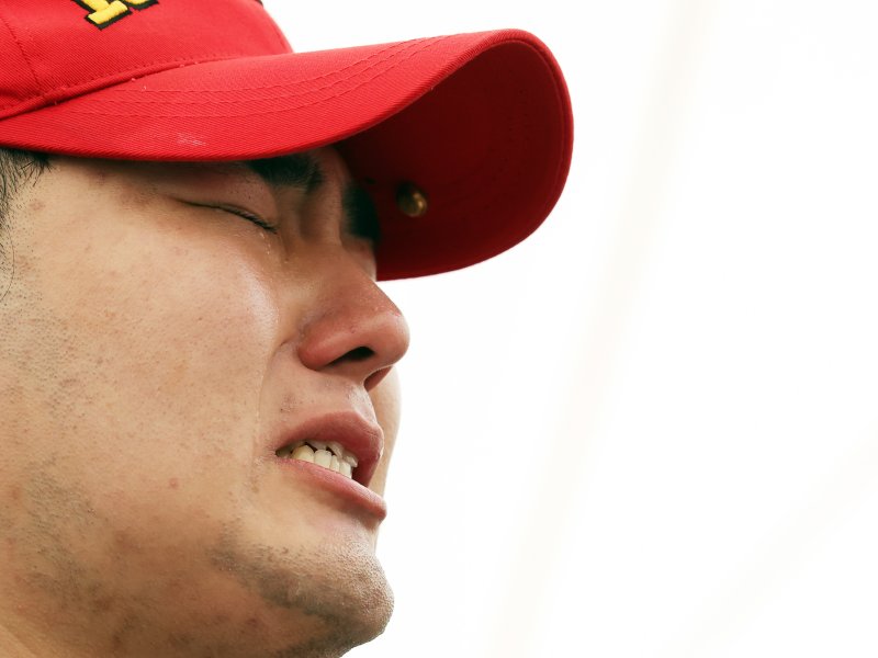 해병대 채 상병 순직 1주기인 19일 오전 서울 청계광장에 마련된 ‘故채상병 1주기 추모 시민 분향소'에서 정원철 해병대예비역연대 회장이 눈물을 흘리며 추모편지를 낭독하고 있다. 2024.7.19/뉴스1 ⓒ News1 황기선 기자