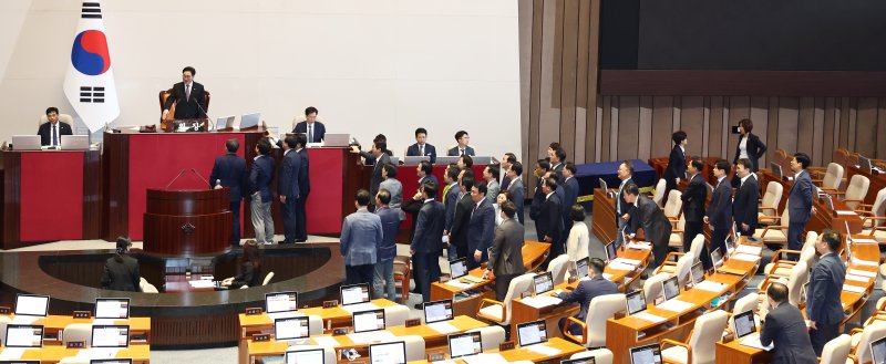 尹 재의요구 ‘방송·25만원·노란봉투法’ 부결..용산 “野 이탈표 주목”