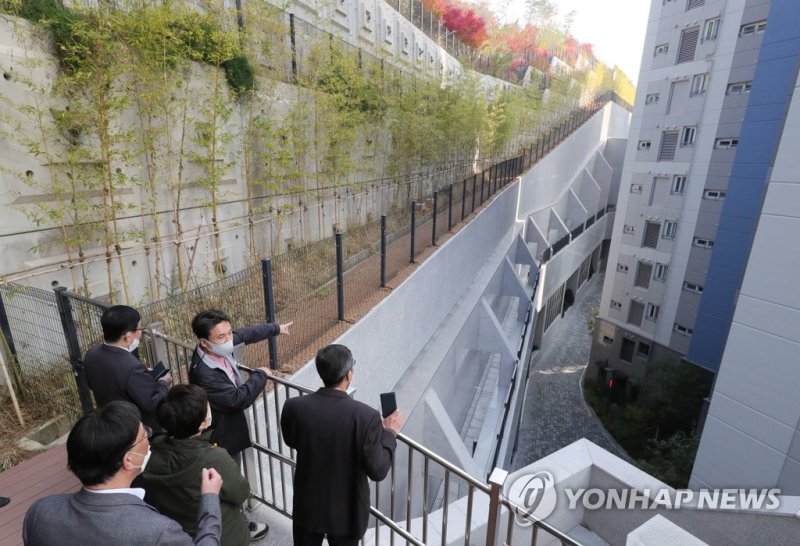 '백현동 옹벽아파트' 사용승인 반려한 성남시…대법 "문제없어"