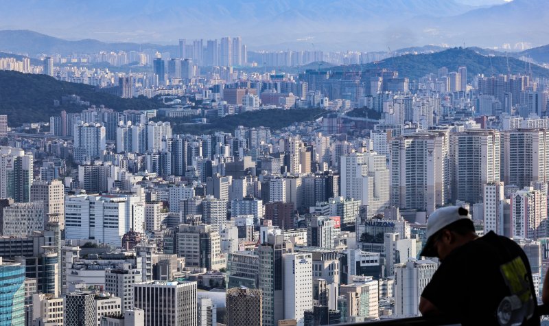 생보업계 '톱3' 보험사들이 주담대 금리 인상 행렬에 연달아 동참하고 있다. 뉴시스