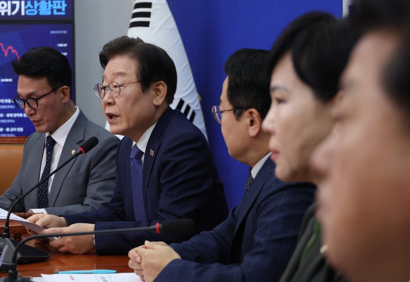 [서울=뉴시스] 고승민 기자 = 이재명 더불어민주당 대표가 27일 서울 여의도 국회에서 열린 당 최고위원회의에서 발언하고 있다. 2024.09.27. kkssmm99@newsis.com