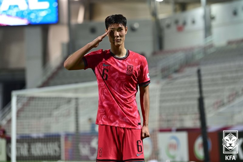 23세 이하(U23) 축구 대표팀 이영준이 17일(한국시간) 카타르 도하 압둘라 빈 칼리파 스타디움에서 열린 2024 아시아축구연맹(AFC) U23 아시안컵 B조 조별리그 1차전 UAE와의 경기에서 득점 후 세리머니를 하고 있다. (대한축구협회 제공) 2024.4.17/뉴스1 ⓒ News1 신웅수 기자