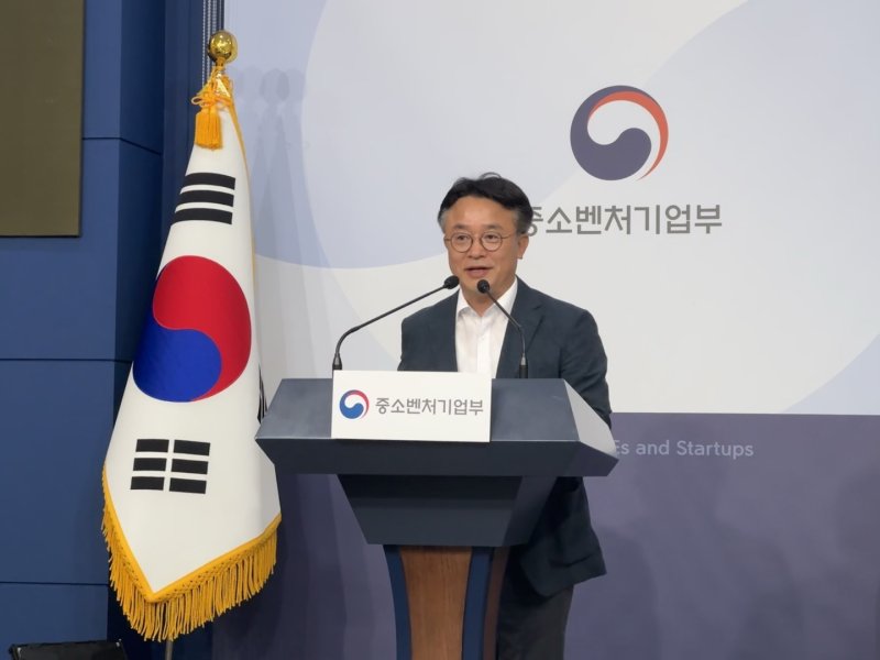 김우중 중소벤처기업부 지역기업정책관이 '도약(점프 업) 프로그램' 추진 방안을 설명하고 있다. ⓒ 뉴스1 김형준 기자