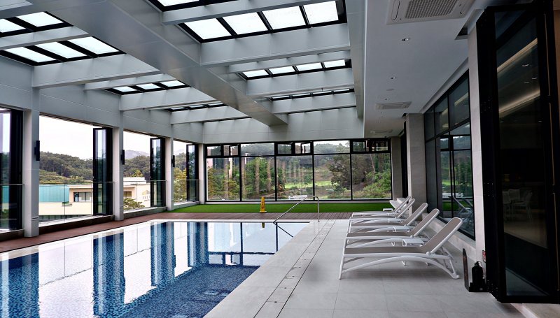 일라이트 호텔에 자리한 인피니티 풀ⓒ News1 윤슬빈 기자