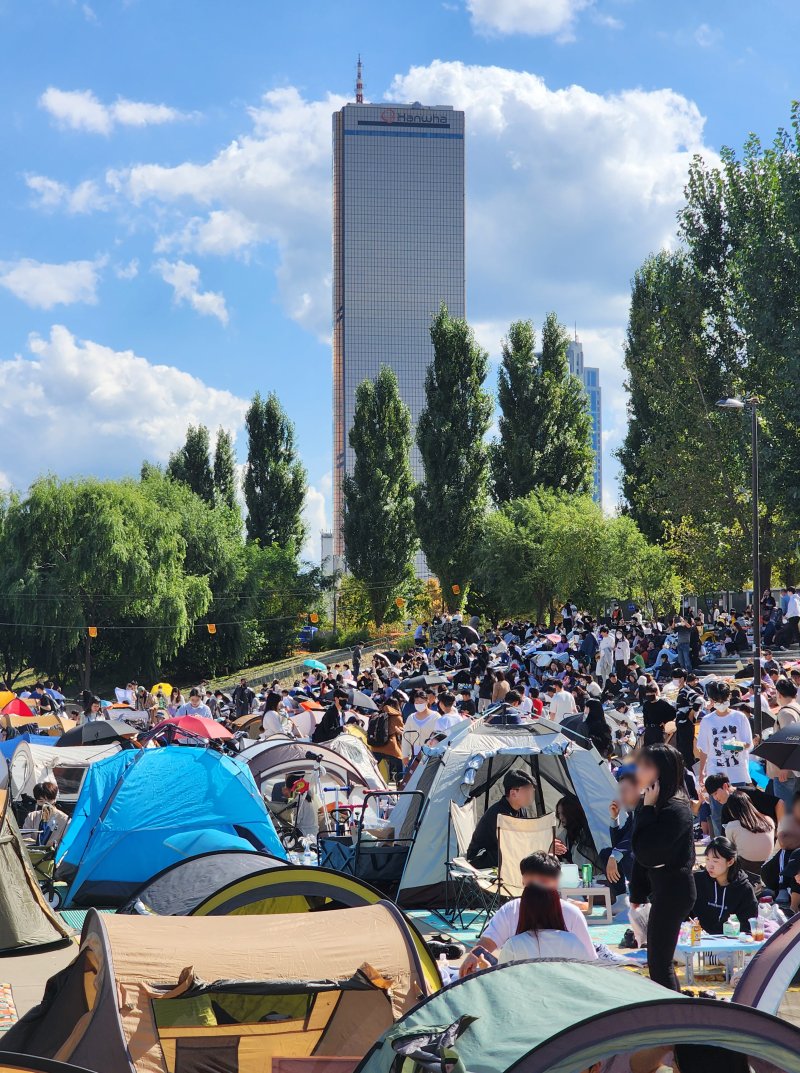 "사상 첫 불꽃 축제 유료 관람석, 벌써 암표" 가격이..