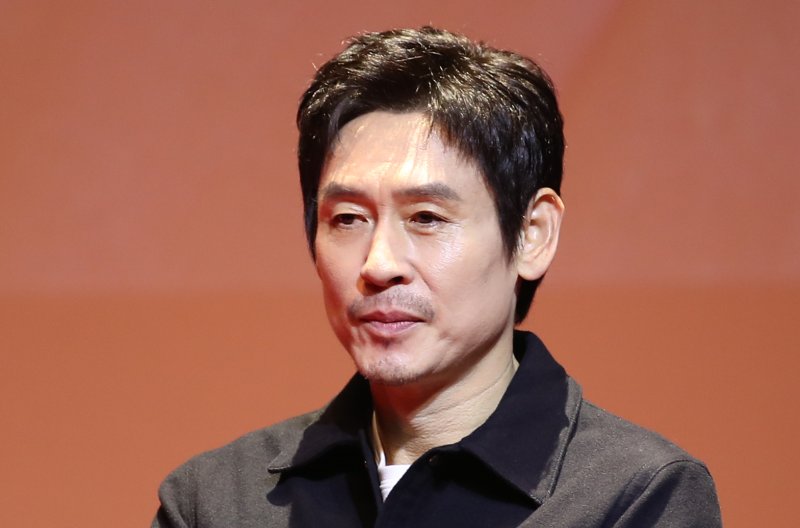배우 설경구가 3일 부산 해운대구 신세계백화점 센텀시티점에서 열린 ‘액터스하우스’에 참석해 객석을 바라보고 있다. 2024.10.3/뉴스1 ⓒ News1 권현진 기자