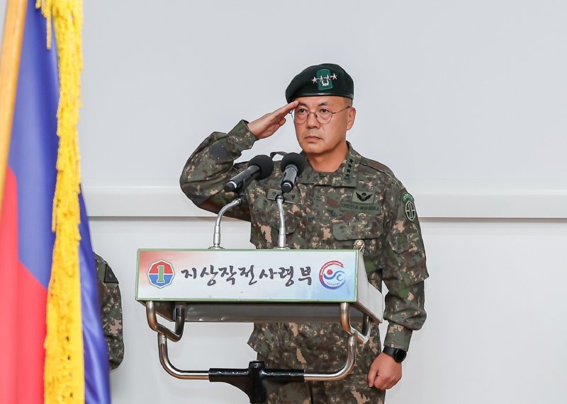 강호필 대장(56·육사 47)이 4일 제6대 지상작전사령관 겸 지상군구성군사령관으로 취임했다.<div id='ad_body3' class='mbad_bottom' ></div> 사진=지상작전사령부 제공