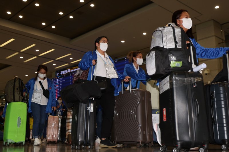 무단이탈 '필리핀 가사관리사' 2명 부산서 검거...강제퇴거 예정