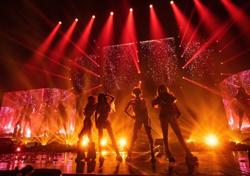 투애니원 "손흥민 팬" 쿠팡플레이 토트넘vs뉴캐슬 매치, 하프타임 장식