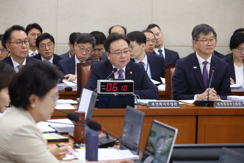 野 "의대교육 5년? 세일하냐"…조규홍 "의료공백 최소화 검토"