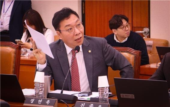 최휘영 장남 증여세 탈루 의혹..정연욱 "소득 없는데 어떻게 냈나"