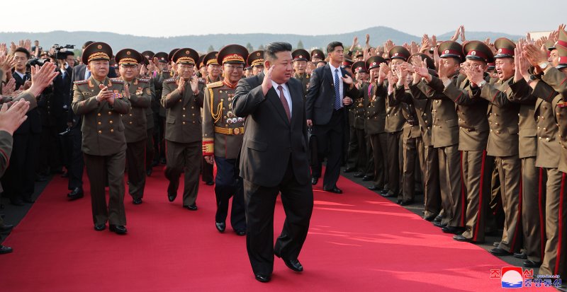 북한 김정은이 지난 7일 창립 60주년을 맞이한 김정은국방종합대학을 축하방문하고 연설을 했다고 조선중앙통신이 보도했다. 사진=조선중앙통신 캡처