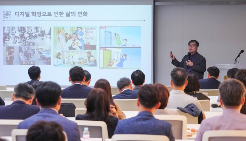 "AI×문화도시 되려면 AI 잘쓰는 광주 만들어야"...최연구 부경대 교수, 광주 정책포럼서 주장