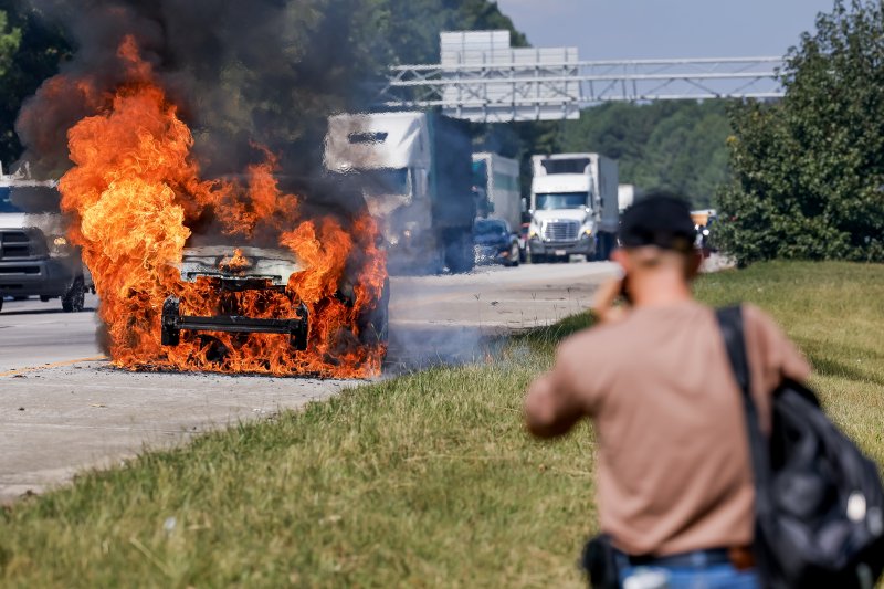 美, 또 강력한 허리케인에 전기차 소유주들 화재 걱정