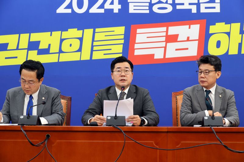 더불어민주당 박찬대 원내대표가 10일 국회에서 열린 국정감사 대책회의에서 발언하고 있다. 사진=서동일 기자