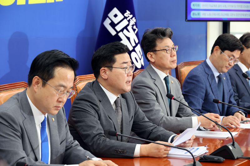 더불어민주당 박찬대 원내대표가 10일 국회에서 열린 국정감사 대책회의에서 발언하고 있다. 사진=서동일 기자