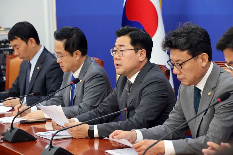 더불어민주당 박찬대 원내대표가 10일 국회에서 열린 국정감사 대책회의에서 발언하고 있다. 사진=서동일 기자