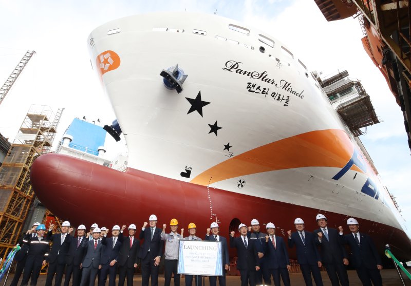 10일 오전 부산 영도구 대선조선에서 팬스타그룹이 국내 최초로 건조한 호화 크루즈페리 '팬스타 미라클호' 진수식이 열리고 있다. 2024.10.10/뉴스1 ⓒ News1 윤일지 기자