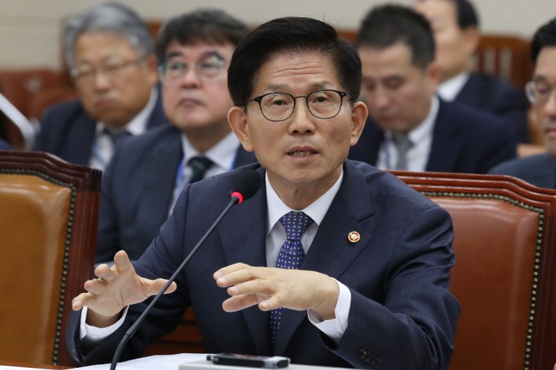 김문수 장관 일제강점기 국적논란에 고용부 오전국감 파행[2024 국감]