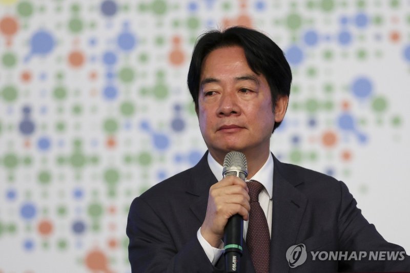 라이칭더 대만 총통 케타갈란 포럼서 연설하는 라이칭더 대만 총통 (타이베이 EPA=연합뉴스) 라이칭더 대만 총통이 21일 타이베이에서 열린 케타갈란 포럼에 참석해 연설하고 있다. 대만 외교부가 주최하는 케타갈란 포럼은 대만이 다른 민주주의 국가들과 지역 안보 등에 대해 논의하는 중국 견제 성격의 회의다. 2024.08.21 passion@yna.co.kr (끝)