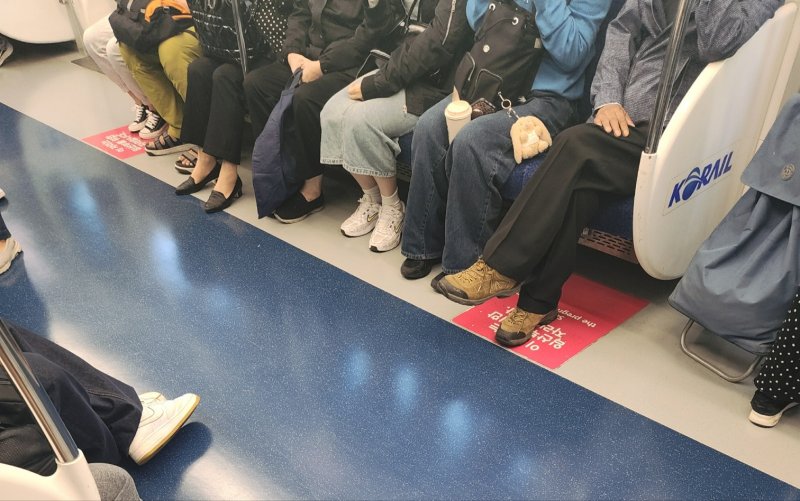 '한달 민원 500건' 임산부 배려석… "그냥 서있으렵니다"