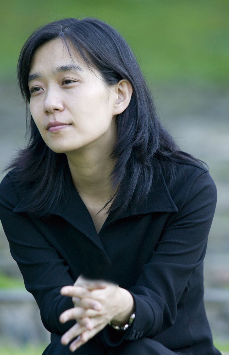 노벨문학상에 소설가 한강…한국 작가 첫 수상[소설가 한강, 노벨문학상 수상]