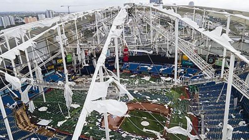 MLB구장 지붕이 종이처럼 '너덜너덜'... 허리케인 피해 근황