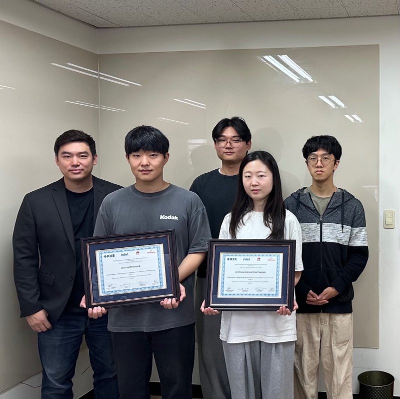 KAIST 전산학부 박종세 교수(맨 왼쪽) 연구팀 (KAIST 제공)/뉴스1