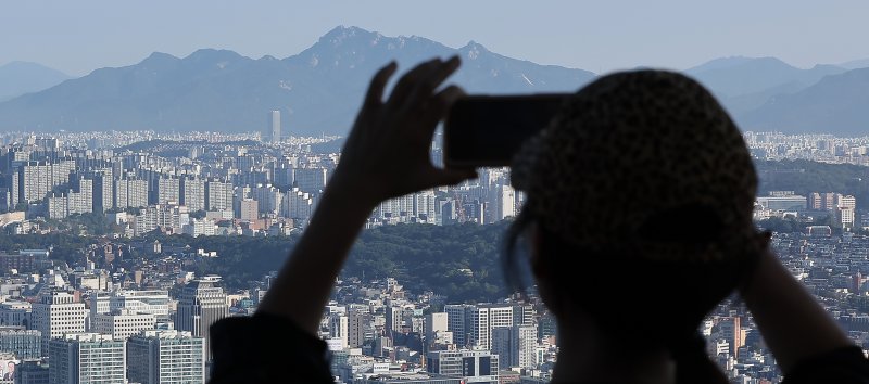 9일 오전 서울 중구 남산에서 바라본 아파트 단지의 모습. 2024.10.9/뉴스1 ⓒ News1 김진환 기자