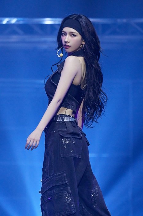 에스파 카리나 솔로곡 '업' 멜론 일간 차트 1위…컴백 예열