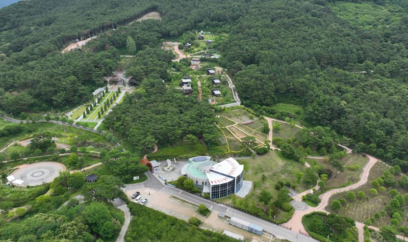 전남도는 구례군 산동면 이평리 산22-1 등 43필지 일원 지리산정원<사진>을 제3호 지방정원으로 등록했다고 14일 밝혔다. 전남도 제공