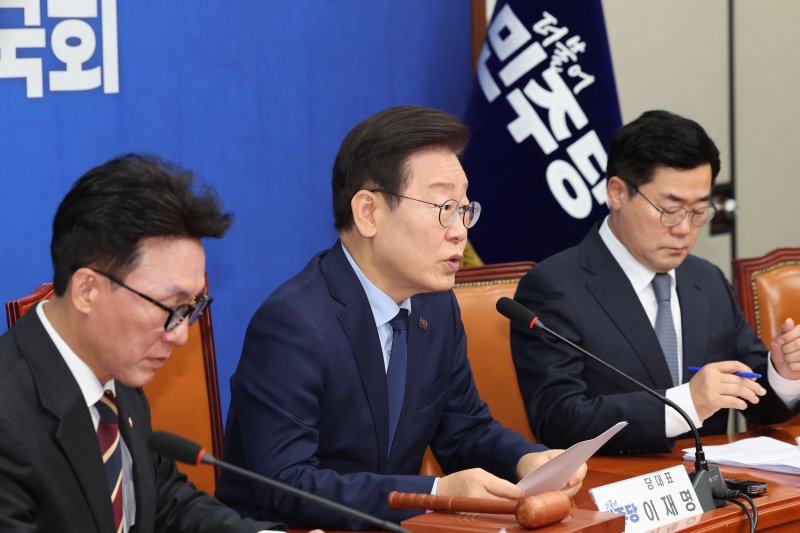 [서울=뉴시스] 권창회 기자 = 이재명 더불어민주당 대표가 14일 오전 서울 여의도 국회에서 열린 최고위원회의에서 발언하고 있다. 2024.10.14. kch0523@newsis.com