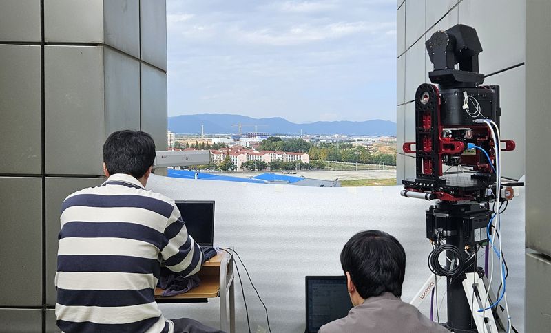 국내 첫 '우주 인터넷' 시험 성공… 한화시스템이 해냈다