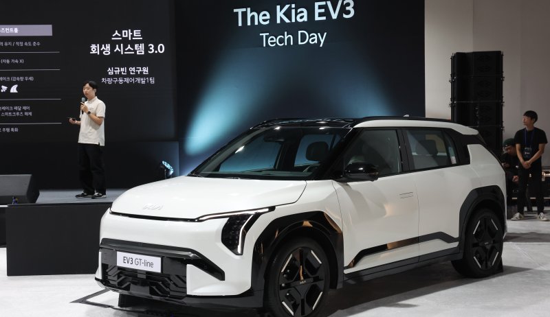 지난 7월 서울 광진구 파이팩토리에서 열린 'The Kia EV3 Tech Day' 행사에서 담당 연구원이 스마트 회생 시스템에 대해 설명하는 모습. 2024.7.17/뉴스1 ⓒ News1 김명섭 기자