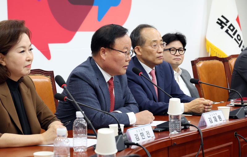 김재원 국민의힘 최고위원이 14일 여의도 국회에서 열린 최고위원회의에서 명태균씨에 대해 발언을 하고 있다. 사진=박범준 기자