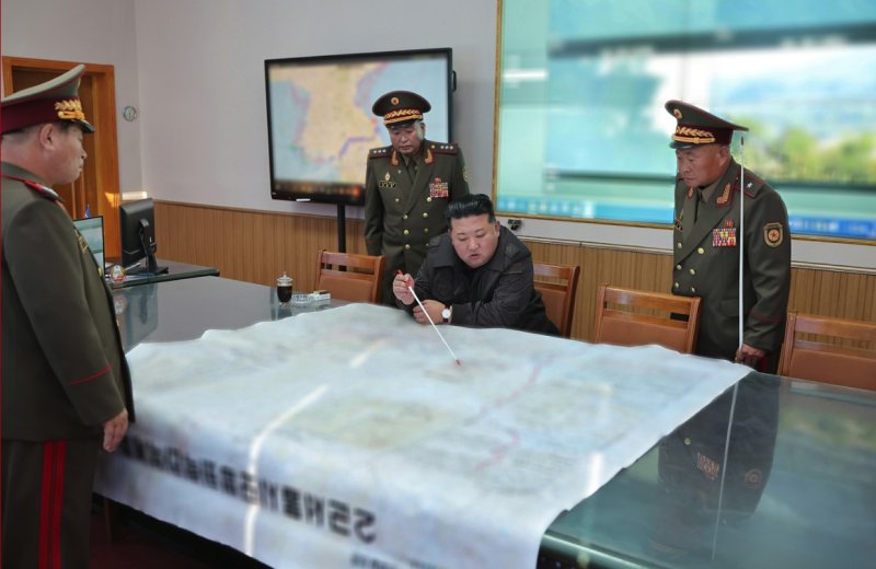 김정은 "한국은 철저한 적국, 주권 침해시 물리력 거침없이 사용"