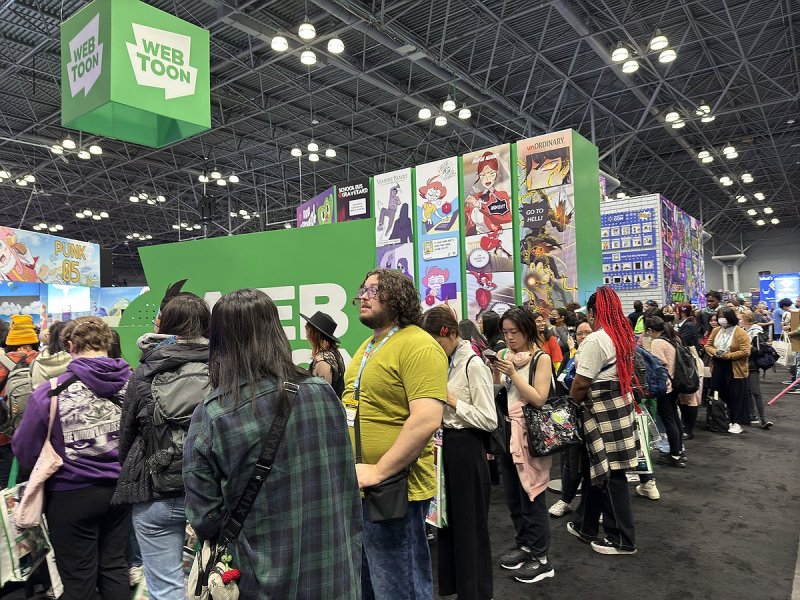 네이버웹툰 전시장의 작가 사인회 대기줄 네이버웹툰 전시장의 작가 사인회 대기줄 (뉴욕=연합뉴스) 이지헌 특파원 = 17일(현지시간) 미국 뉴욕에서 개막한 '뉴욕 코믹콘(NYCC) 2024' 네이버웹툰 부스에서 열린 작가 사인회에 팬들이 줄지어 대기하고 있다. 2024.10.18 pan@yna.co.kr (끝)