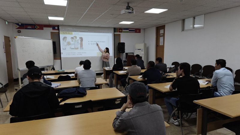 "대구 인구보다 많다" 체류 외국인 246만명 '역대 최다' 충격