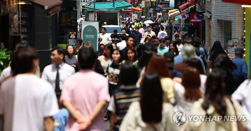 지난 6월 5일 서울 명동 거리 모습. 연합뉴스.